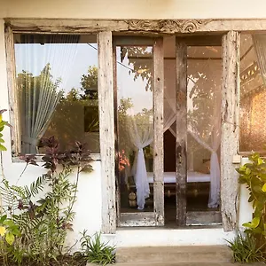  Lodge Vertical House Bali